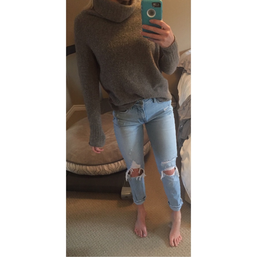 Aritzia knit sweater